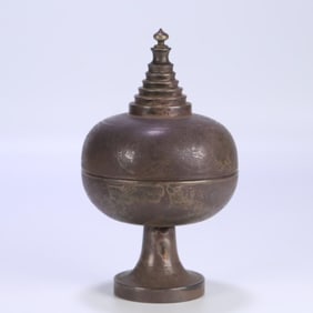 A Qing Dynasty sterling silver entwined beast and bird pattern bean