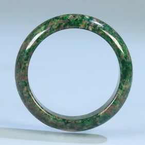 A Qing Dynasty jade wide stripe plain pattern bracelet