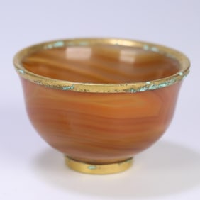 A piece of agate-clad copper gilt cup
