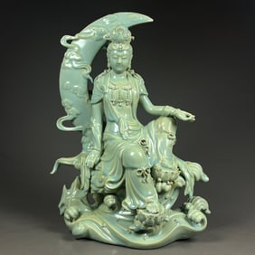 A piece of Song Ru kiln azure glaze water moon Guanyin