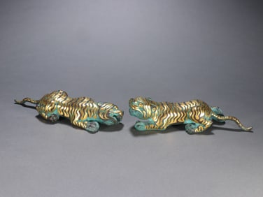 A pair of Han Dynasty bronze ornaments