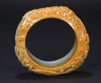 A natural jade flower and bird pattern bracelet