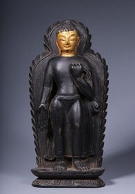 A statue of the Buddha on the golden face of the Qing Dynasty wood carving clay