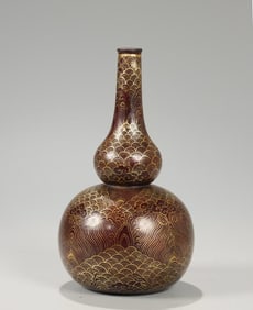 A Qing Dynasty Qianlong year seawater river cliff gourd bottle
