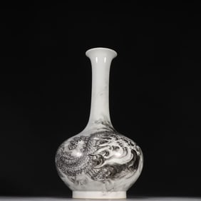 A Qing Dynasty ink color mist dragon pattern bottle