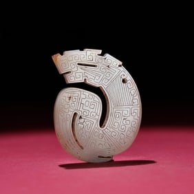 A white jade dragon pendant of the Han Dynasty