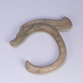 A piece of Hongshan cultural jade dragon