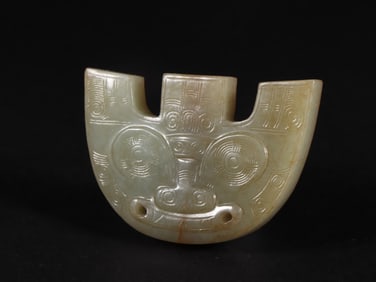 A bronze mirror with a bronze pattern of gold and silver beast and bird pattern in the Han Dynasty