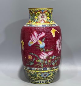 A Qing Dynasty Qianlong year foreign color carmine red ground icing on the cake lantern statue
