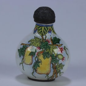 A piece of Qianlong bronze tire painting enamel colorful melon snuff bottle