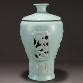 A piece of Song Ru kiln sky blue glaze window hollow flower core plum bottle