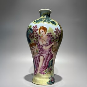 A Qing Dynasty Qianlong enamel color Western lady godson gall bottle