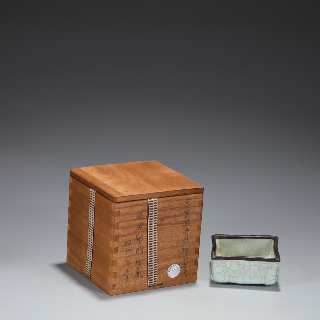 A piece of Southern Song Dynasty official kiln celadon silver mouth square washing Qianlong imperial: Southern Song Dynasty official kiln celadon silver mouth four directions wash Qianlong imperial inscription SIZE: H:4.7cm MouthD:9.5cm (The Dimensions Of All Batches Are Manually Measured.If You Need