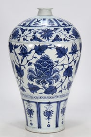 A Yuan blue and white peony flower pattern plum vase