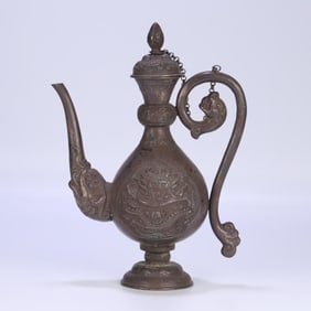A Qing Dynasty silverware dragon and phoenix pattern pot