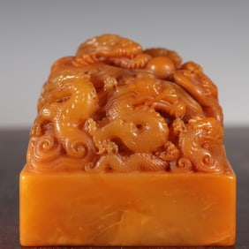 A Qing Dynasty Tian Huangshi Kowloon Drama Pearl Button Seal