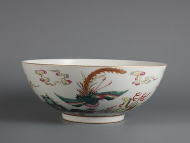 A pastel dragon and phoenix Chengxiang bowl made in the Qing Dynasty Jiaqing year