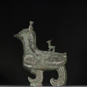 A bronze bird statue of the Han Dynasty