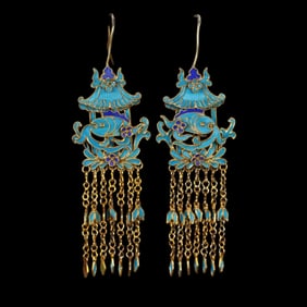 A pair of Qing Dynasty court silver-gilt filigree emerald earrings