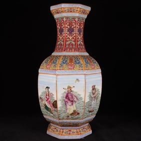A pastel eight-edged vase made in the Qianlong period of the Qing Dynasty