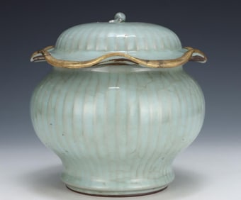 A Song official kiln melon edge lotus leaf lid jar