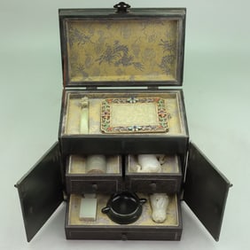 A jasper box with Hetian jade