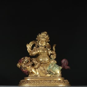 A statue of the Qing Dynasty bronze gilt treasure king
