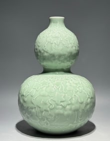 A Qing Dynasty Qianlong bean celadon carving Dai Fulu gourd bottle