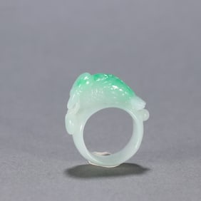 A Qing Dynasty jade goose holding Ganoderma lucidum ring
