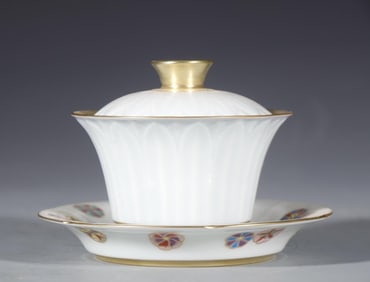 A Qing Dynasty Kangxi leather ball flower three talents bowl