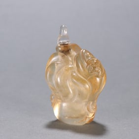 A crystal bat pattern bergamot snuff bottle