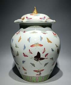 A Qing Dynasty Guangxu pastel hundred butterfly general jar