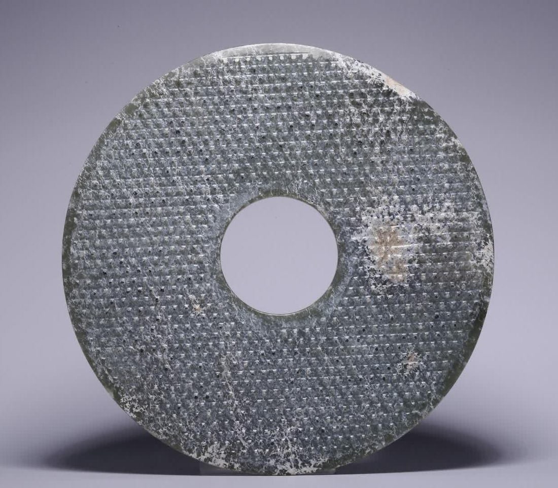 An ancient jade drum nail pattern jade jade: The ancient jade drum nail pattern jade jade SIZE: D:15.8cm T:0.3cm (The Dimensions Of All Batches Are Manually Measured.If You Need More Detailed Information, Please Contact Our Customer Service Befo