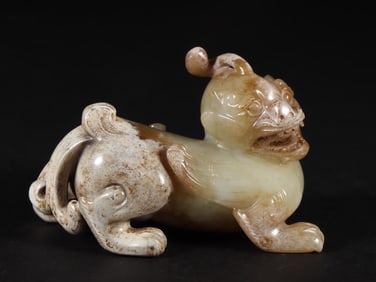 A piece of ancient Hetian jade gray belt Qinrui beast