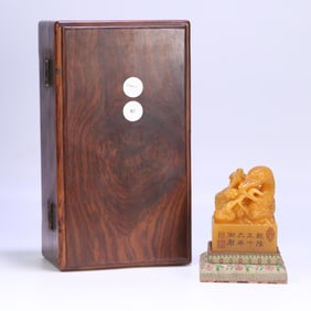 A piece of Qianlong's thirty-sixth year imperial field yellow stone goose button phoenix pattern