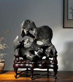 A Qing Dynasty Taihu Lake stone study ornament