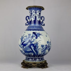 A spring vase with blue and white flowers and birds inlaid with copper-rimmed amphorae