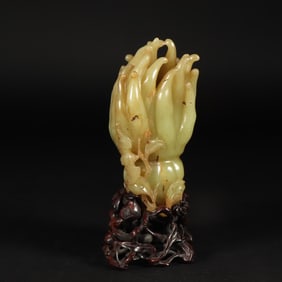 A Qing Dynasty Hetian jade topaz Buddha hand ornament
