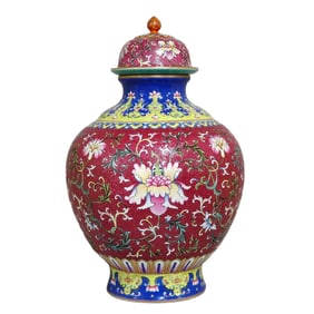 A Qing Dynasty Qianlong foreign color carmine red ground rolling lid jar
