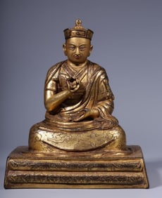 A seated statue of Jiahu Tuketu in the Qing Dynasty bronze gilt medallion