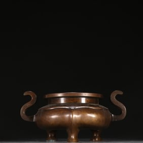 A Qing Dynasty copper tire morning crown ear incense burner