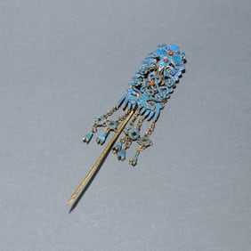 A Qing Dynasty silver-gilt emerald hairpin