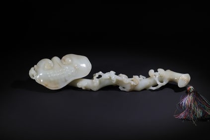 A Qing Dynasty dragon jade ruyi furnisher
