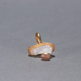 A Qing Dynasty silver-gilt Hetian jade ring