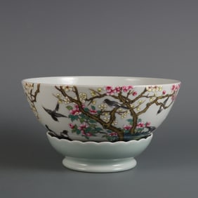A pastel made in the Qianlong year of the Qing Dynasty was happy to be crowned with a turntable bowl