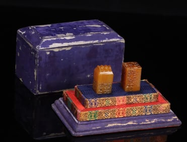 A pair of white stone Shoushan Tian jade seals