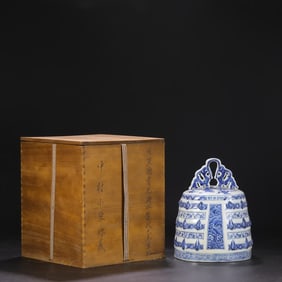 A Ming Dynasty Xuande blue and white phoenix pattern chime
