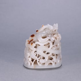 A Qing Dynasty Hetian jade dragon pattern hat top