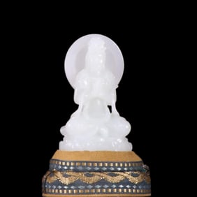 A piece of Qing Dynasty Hetian jade sitting lotus Guanyin