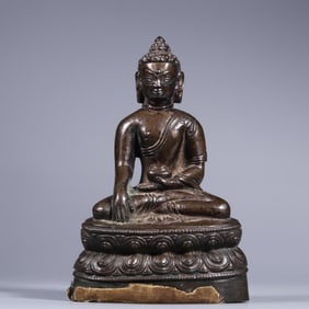 A statue of Shakyamuni in the middle of the Qing Dynasty is not the original back cover